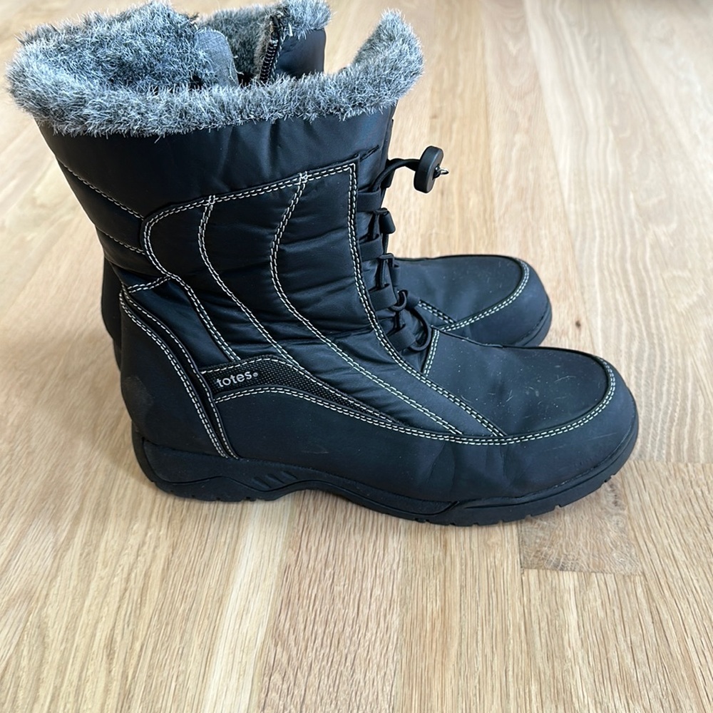 Ladies winter boots size 9